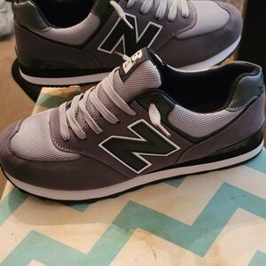 New Balance Men's Purple and Black Sneakers